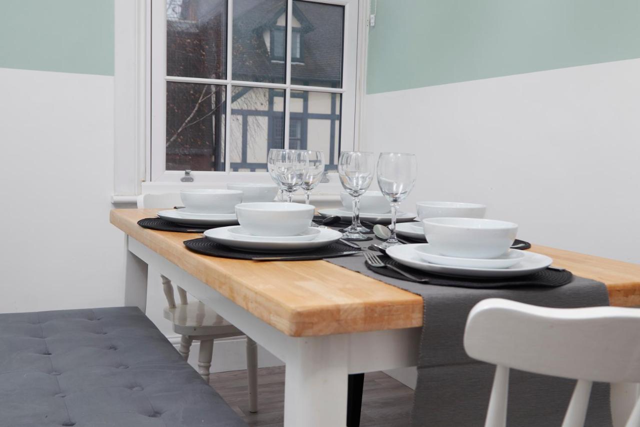 Stunning Two Bedroom Apartment By Purestay Short Lets & Serviced Accommodation Warwickshire With Parking Stratford-upon-Avon Extérieur photo