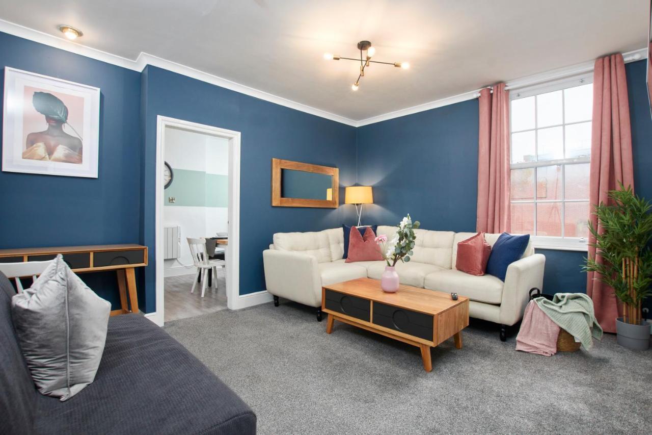 Stunning Two Bedroom Apartment By Purestay Short Lets & Serviced Accommodation Warwickshire With Parking Stratford-upon-Avon Extérieur photo
