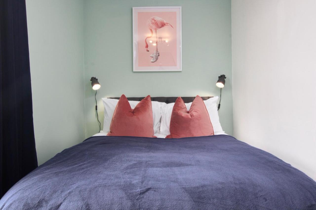 Stunning Two Bedroom Apartment By Purestay Short Lets & Serviced Accommodation Warwickshire With Parking Stratford-upon-Avon Extérieur photo